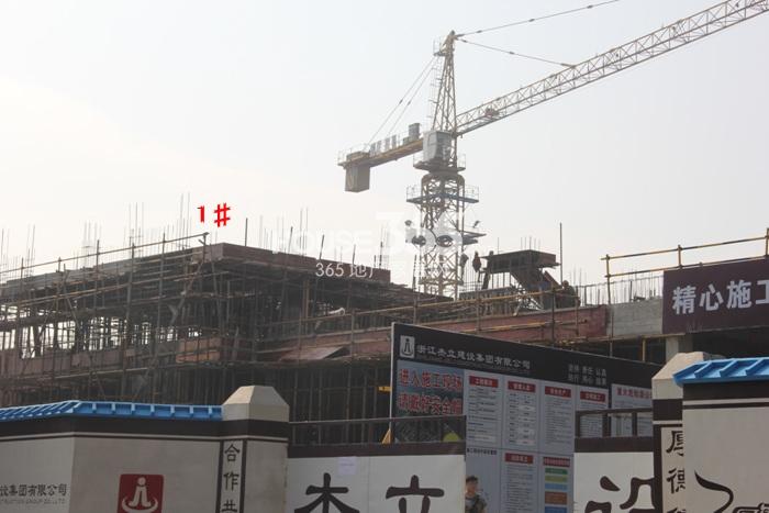汉嘉柒号1号楼施工进度实景图 （2014年12月摄）