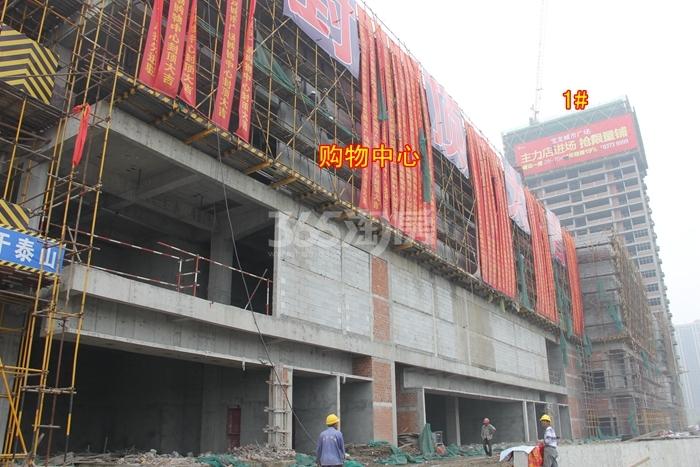 萧山宝龙城市广场1号楼和购物中心施工进度 2015年6月摄