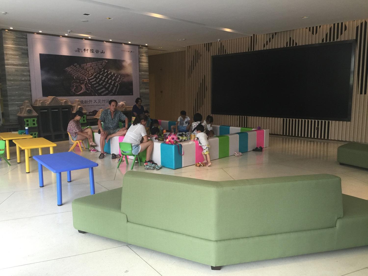 2015年7月竹径云山项目现场售楼处儿童区实景