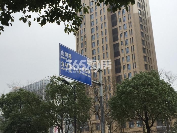 顺发旭辉国悦府周边路牌实景图 2016年1月摄