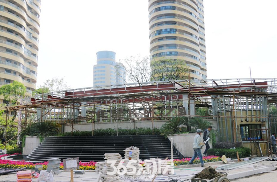 伟星长江之歌社区景观升级工程进度（2017.05摄）